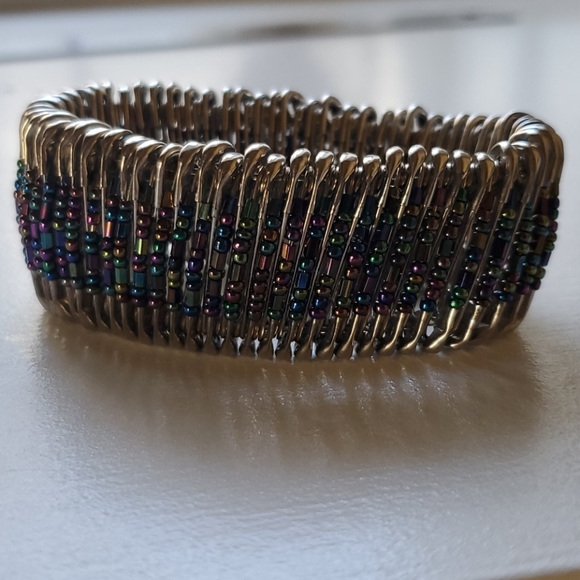 Handmade safety pin bracelet - Picture 5 of 7